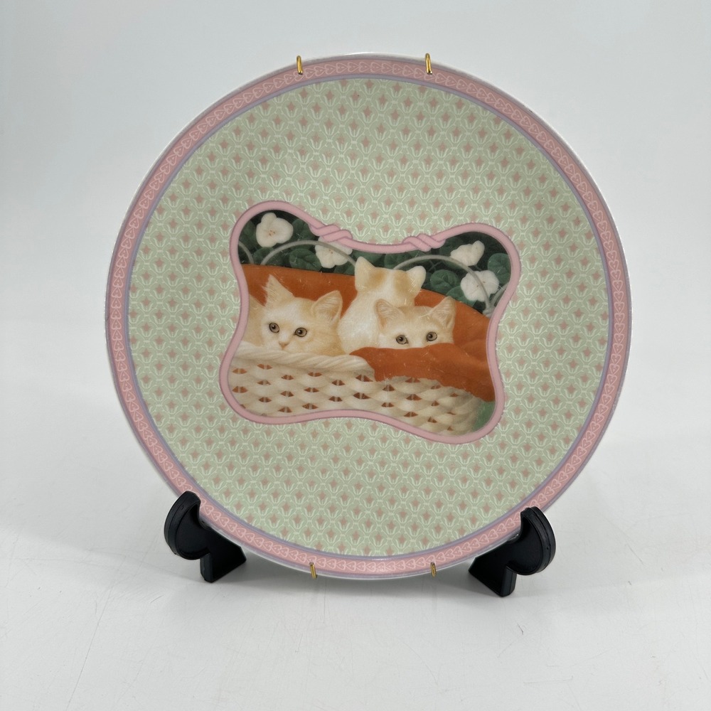 Lynn Hollyn Town & Country Toscany Japan Kittens Decorative Plate Pink Green